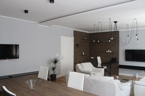 Home Living Business | 起居區 | 平面電視