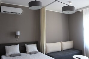 Home Living Studio | Skrivebord, skrivebord for bærbar PC og strykejern/-brett