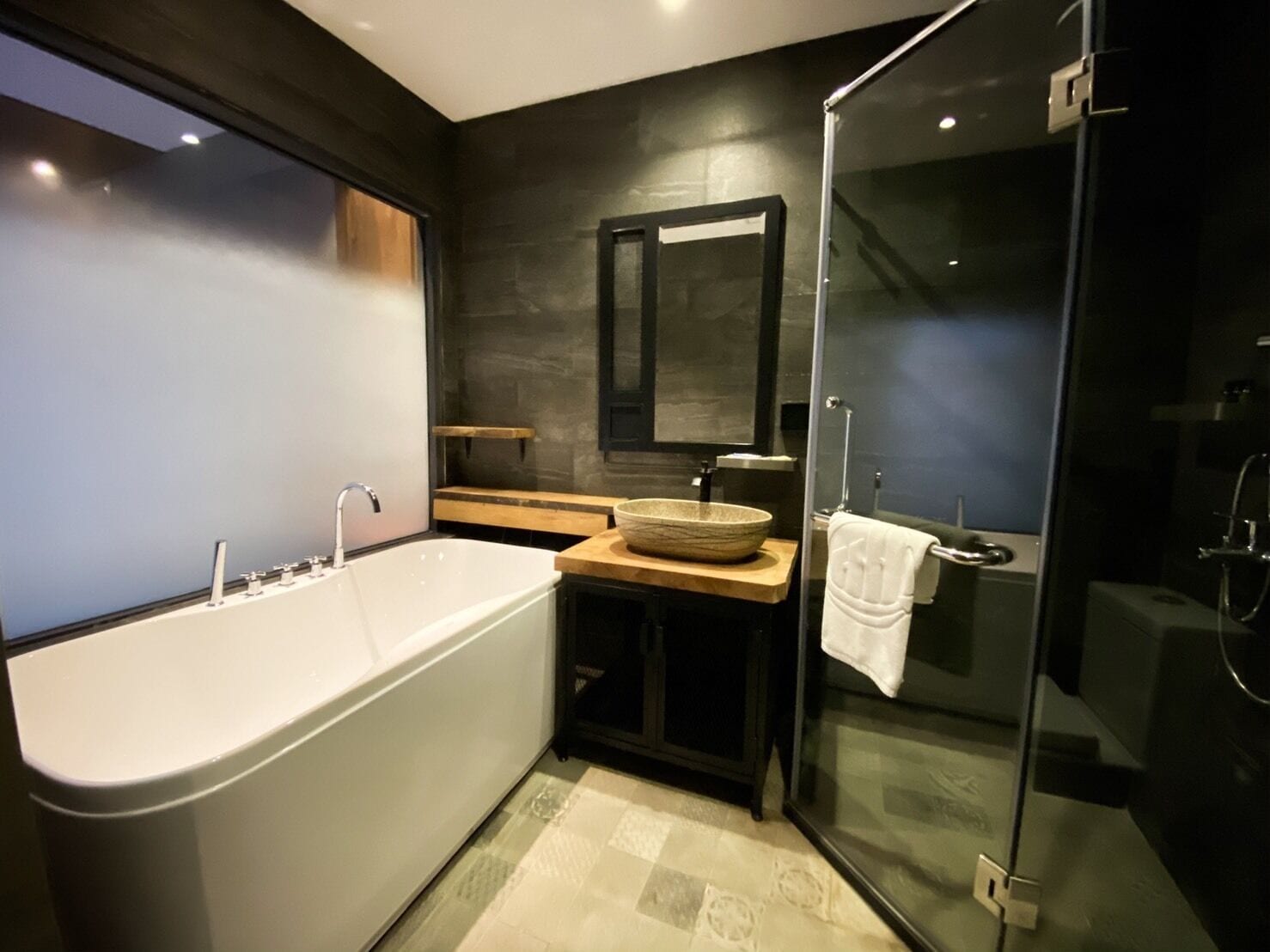 Coffres-forts dans les chambres, bureau, rideaux occultants