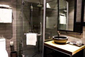 Free toiletries, hair dryer, bathrobes, slippers - CHECK inn Phnom Penh BKK 1 (Phnom Penh)