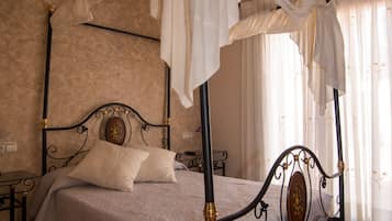 Classic Double Room | Soundproofing, free WiFi, bed sheets