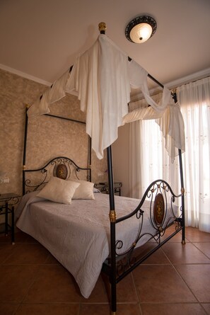 Classic Double Room | Soundproofing, free WiFi, bed sheets - Ca L'angels (Prat de Comte)