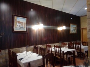 Lunch and dinner served - Ca L'angels (Prat de Comte)