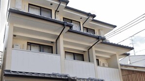 A multi-story residential building with a flat roof, large windows, and a covered entrance area. - F Plus Inn Tofukuji (Kyoto)