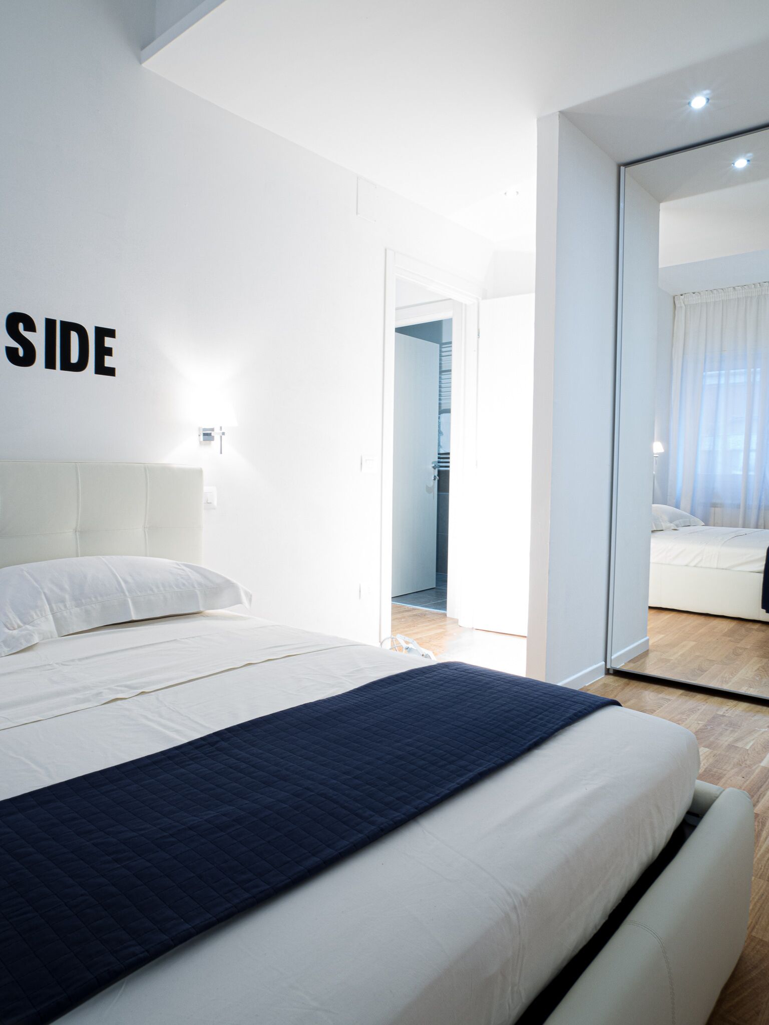 2 habitaciones, escritorio, tabla de planchar con plancha y wifi gratis 