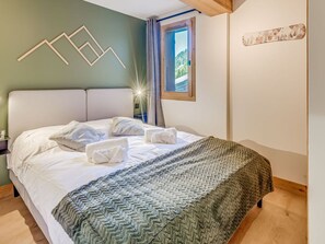 3 bedrooms, free WiFi - Champagny-en-Vanoise: 8-Person Apartment, 80m² Terrace, Comfort with WiFi (Champagny-en-Vanoise)