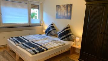 3 bedrooms, desk, iron/ironing board, WiFi