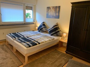 3 slaapkamers, een bureau, een strijkplank/strijkijzer, wifi