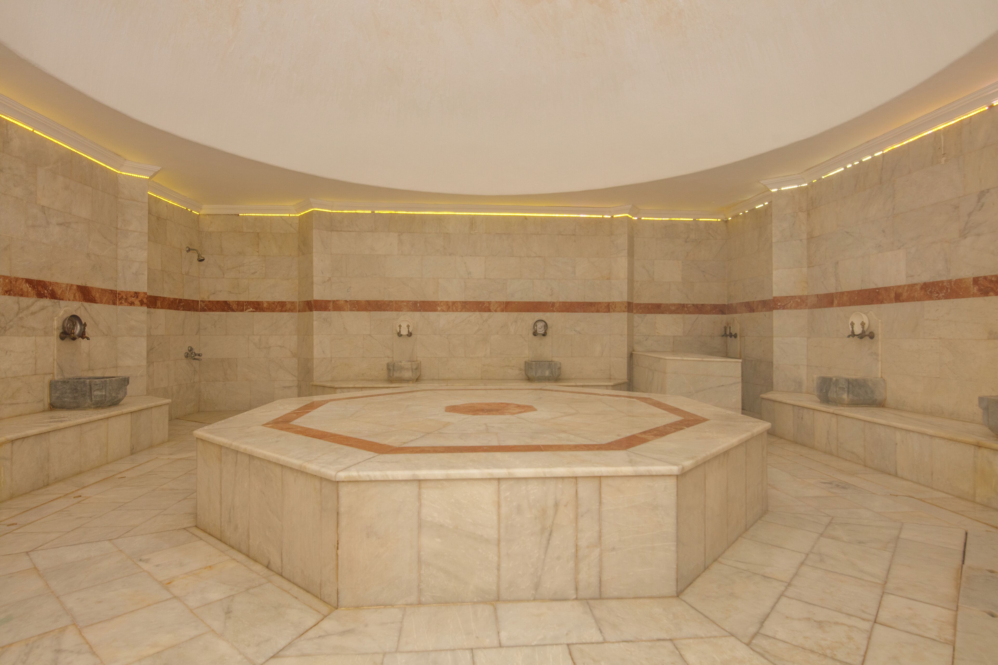 Tratamentos corporais, massagens com pedras quentes