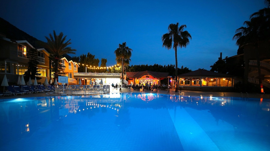 オリュデニズ ターコイズ ホテル