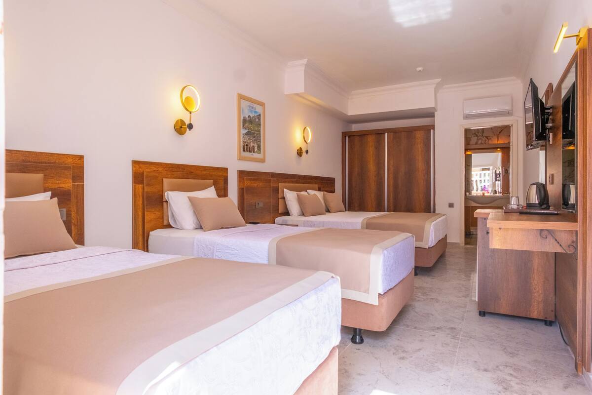 Family Room | Soundproofing, cribs (free), bed sheets