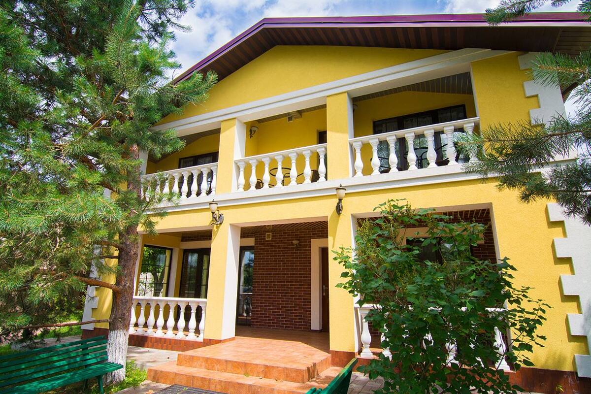 In-room safe, blackout curtains, iron/ironing board, free WiFi