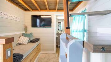1 bedroom, bed sheets