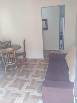 Shared Dormitory | Living room | TV - Casa Familiar - Hostel (Angra dos Reis)