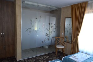 Luxury-Doppelzimmer | Zimmersafe, Schreibtisch, Verdunkelungsvorhänge, schallisolierte Zimmer