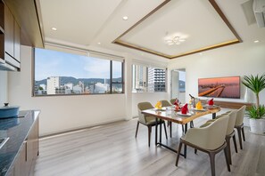 Executive Studio Suite | Minibar, in-room safe, blackout drapes, free WiFi - London Hotel and Apartments Da Nang (Da Nang)