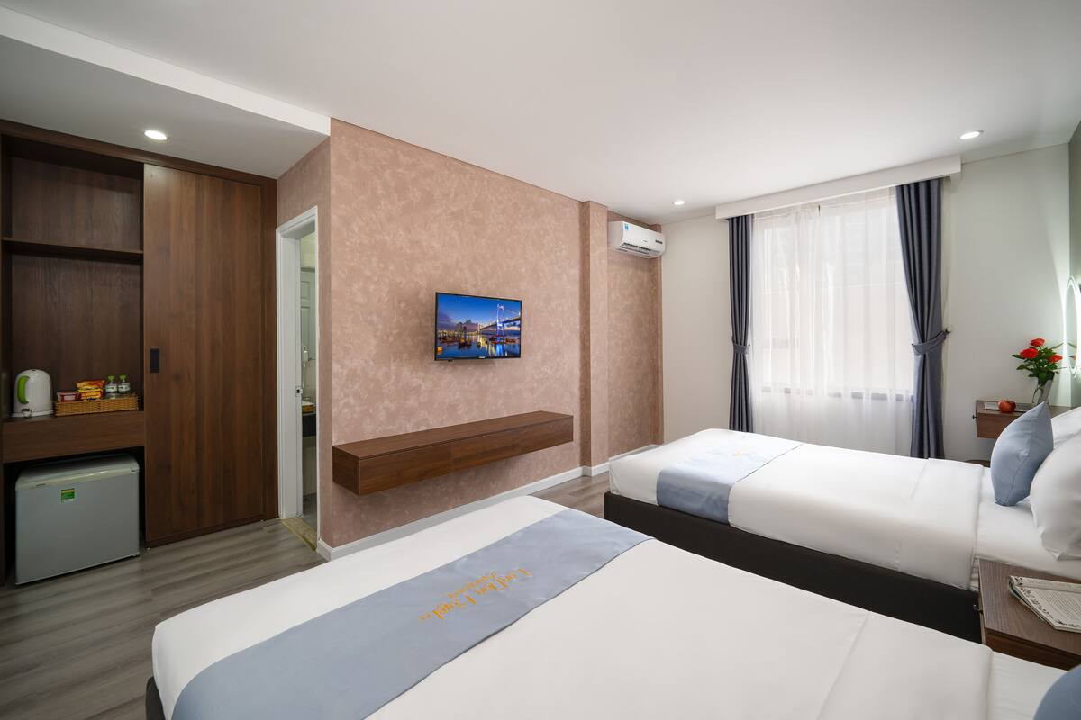 Minibar, in-room safe, blackout curtains, free WiFi