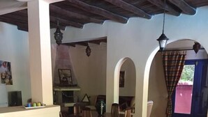 Villa, 3 Schlafzimmer | Essbereich im Zimmer