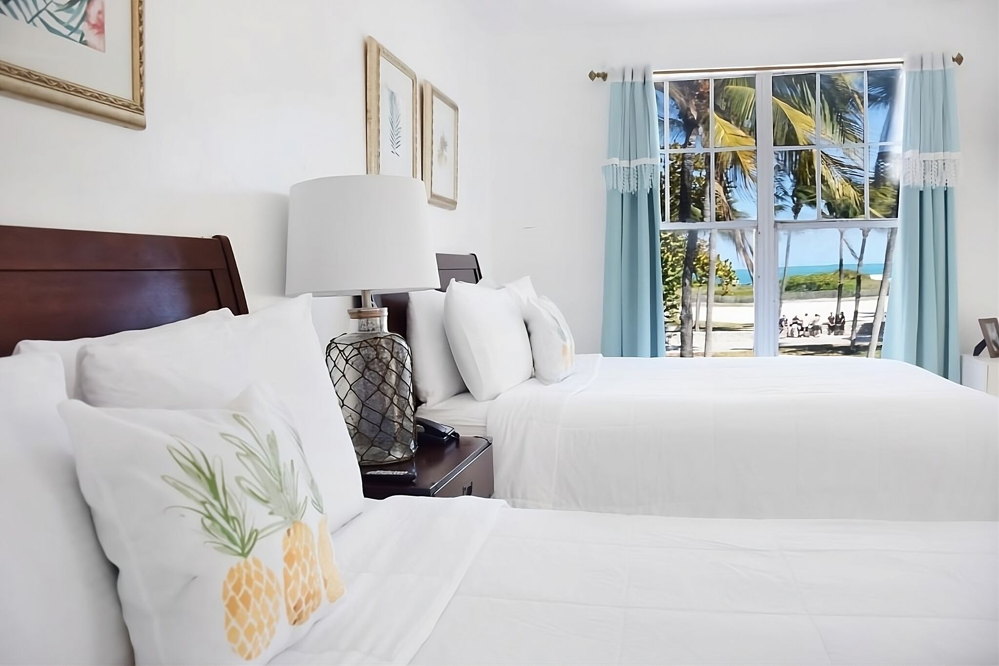 Look No Further! Few Minutes Walk to the Ocean Drive/South Beach!