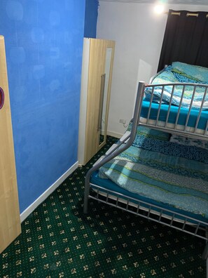 2 slaapkamers, een strijkplank/strijkijzer, wifi, beddengoed
