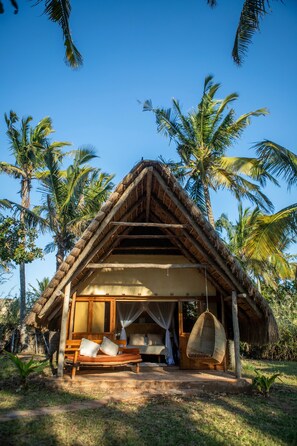 Individually decorated, individually furnished, bed sheets - Turtle Cove Lodge and Yoga Shala (Tofo)
