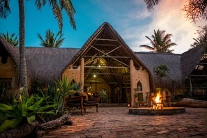 Front of property - Turtle Cove Lodge and Yoga Shala (Tofo)