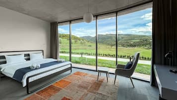 Deluxe Double Room, 1 King Bed | Premium bedding, desk, laptop workspace, blackout curtains