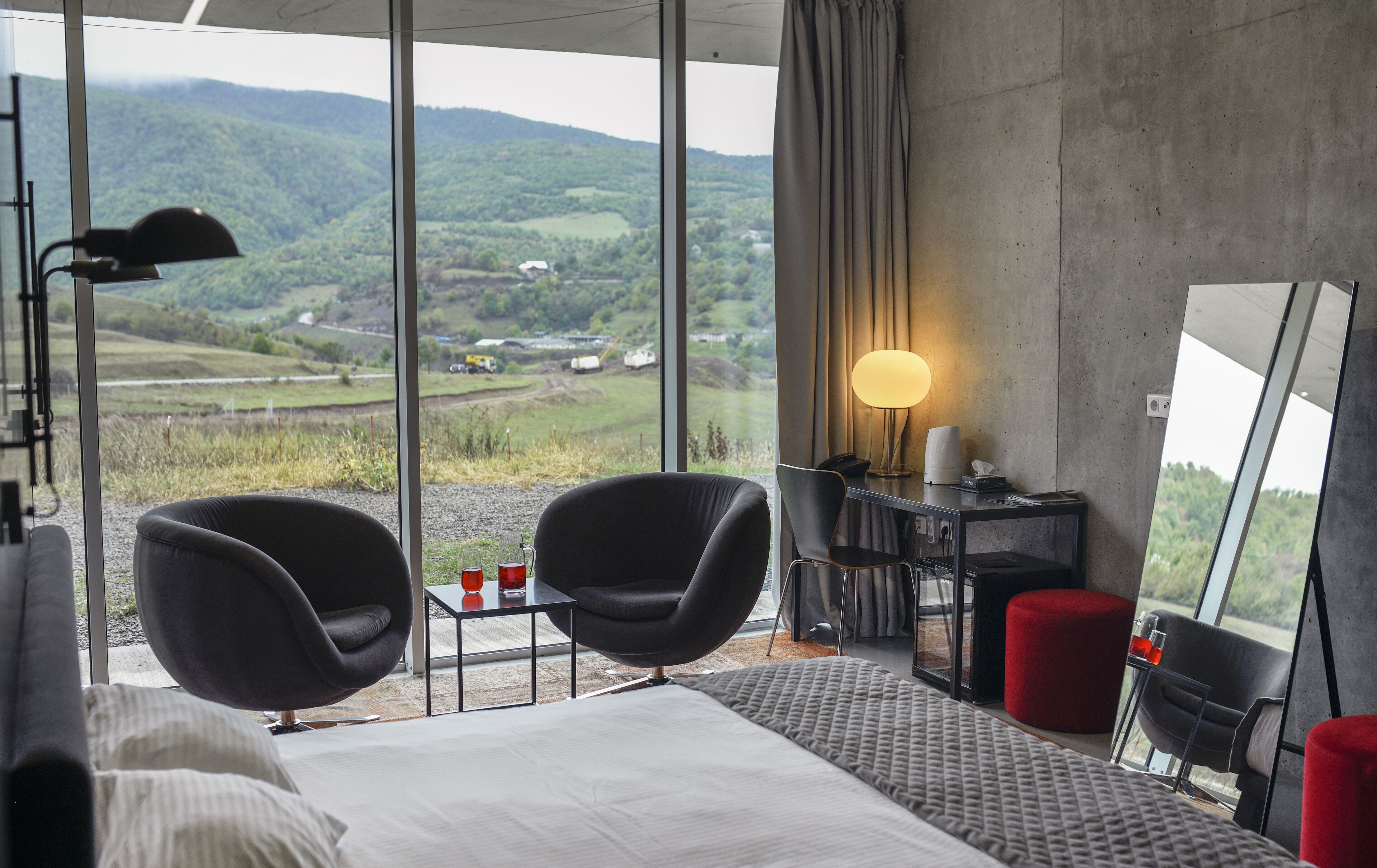 프리미엄 더블룸 | 고급 침구, 책상, 노트북 작업 공간, 암막 커튼