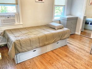 3 habitaciones, escritorio, tabla de planchar con plancha y wifi gratis