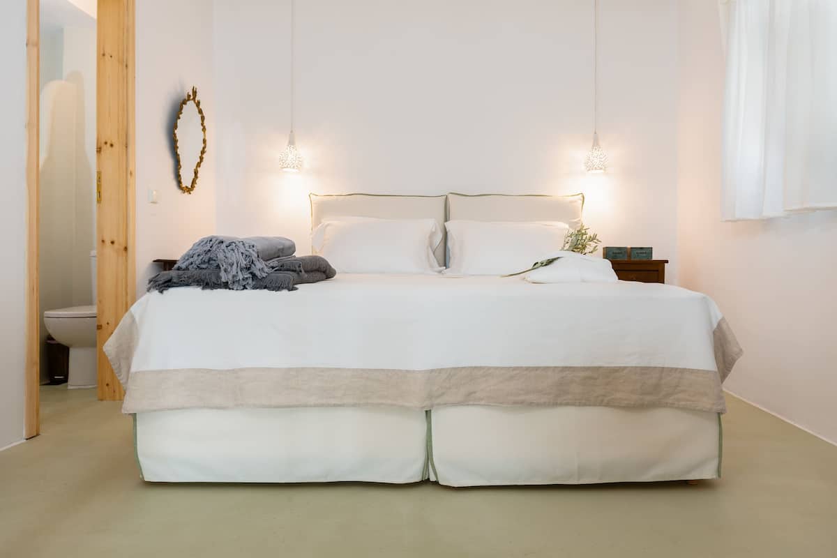 Suite estudio Deluxe, vista al mar (Thaumas) | 1 habitación, edredón y camas con efecto memoria