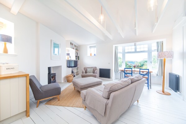 TV - Fig Cottage is a traditional cottage with a modern twist (Leven)