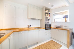 Refrigerador, microondas, horno y lavavajillas 