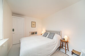 2 habitaciones, tabla de planchar con plancha, internet y ropa de cama 