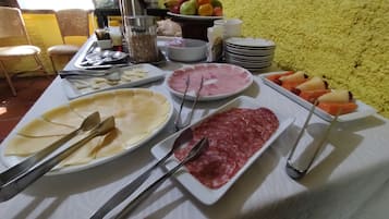 Café da manhã continental grátis todos os dias