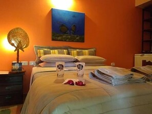 Habitación triple estándar | Minibar, decoración individual, wifi gratis y ropa de cama