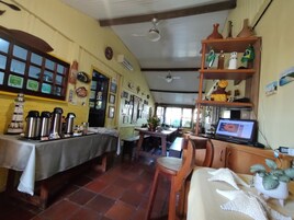 Café da manhã continental grátis todos os dias