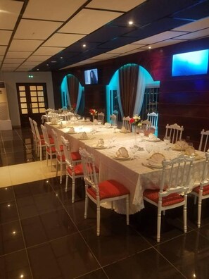 Daily cooked-to-order breakfast for a fee