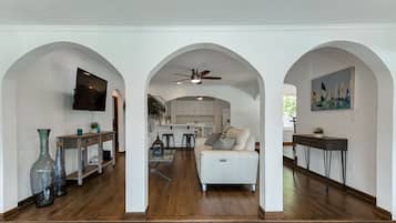 智能电视、办公室