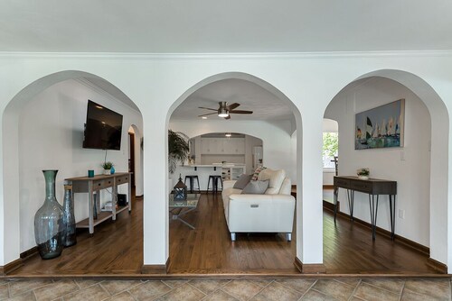 Secluded, stunning 🌊water views 1 mi from beach🏝️☀️