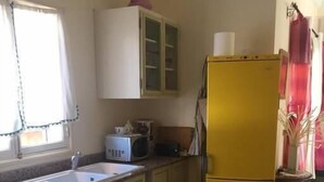 Suite | Cuisine partagée | Réfrigérateur, four à micro-ondes, un four, surface de cuisson