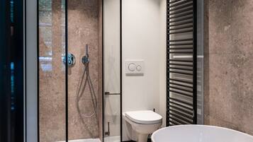 Articles de toilette gratuits, sĂšche-cheveux, peignoirs, chaussons