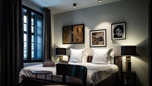 ห้องสวีท, เตาผิง | ตู้นิรภัยในห้องพัก, โต๊ะทำงาน, พื้นที่ทำงานแบบใช้แล็ปท็อป, ผ้าม่านกันแสง