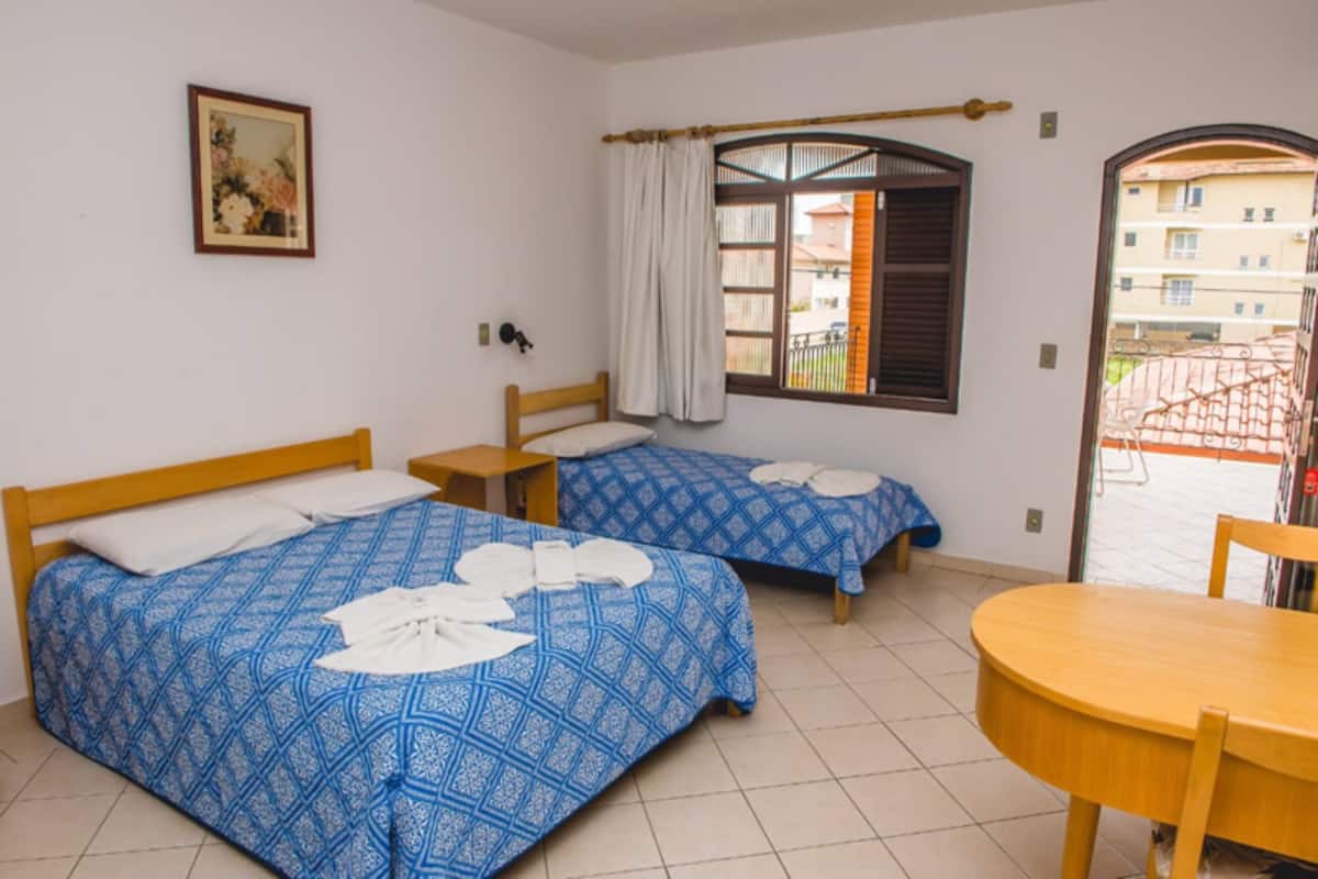 Minibar, wifi gratis y ropa de cama