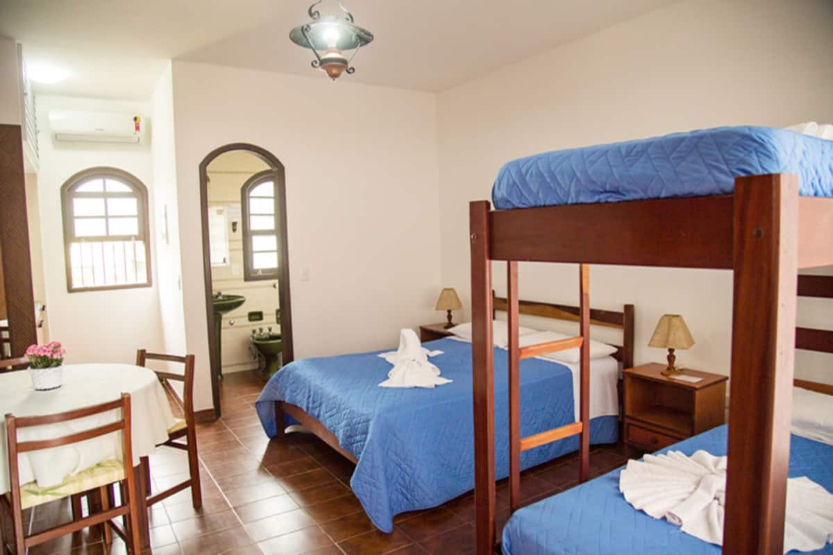 Minibar, wifi gratis y ropa de cama