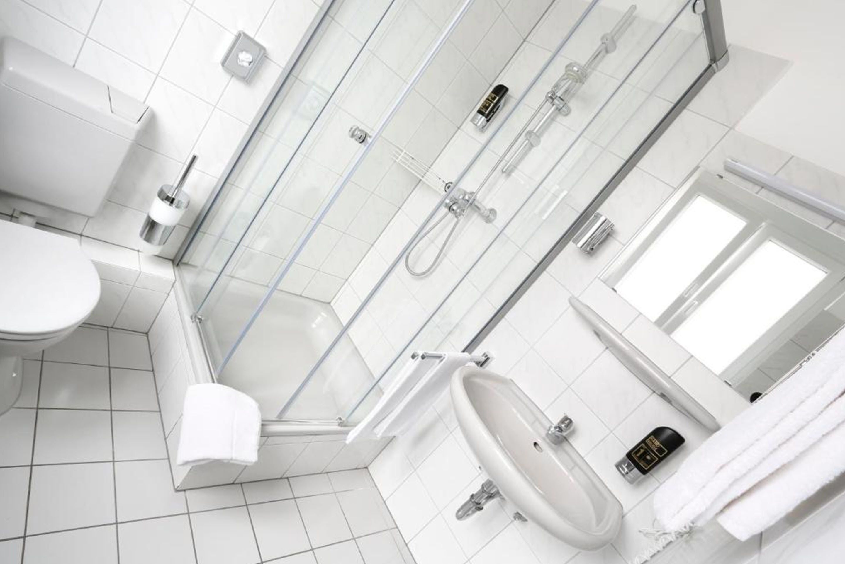 comfort single room, 1 bedroom, non smoking, refrigerator | bathroom | shower, free toiletries, hair dryer, towels