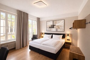 Double Room, 1 Bedroom, Non Smoking, Refrigerator | Hypo-allergenic bedding, minibar, blackout drapes, iron/ironing board - Stadthotel Jülich (Jülich)