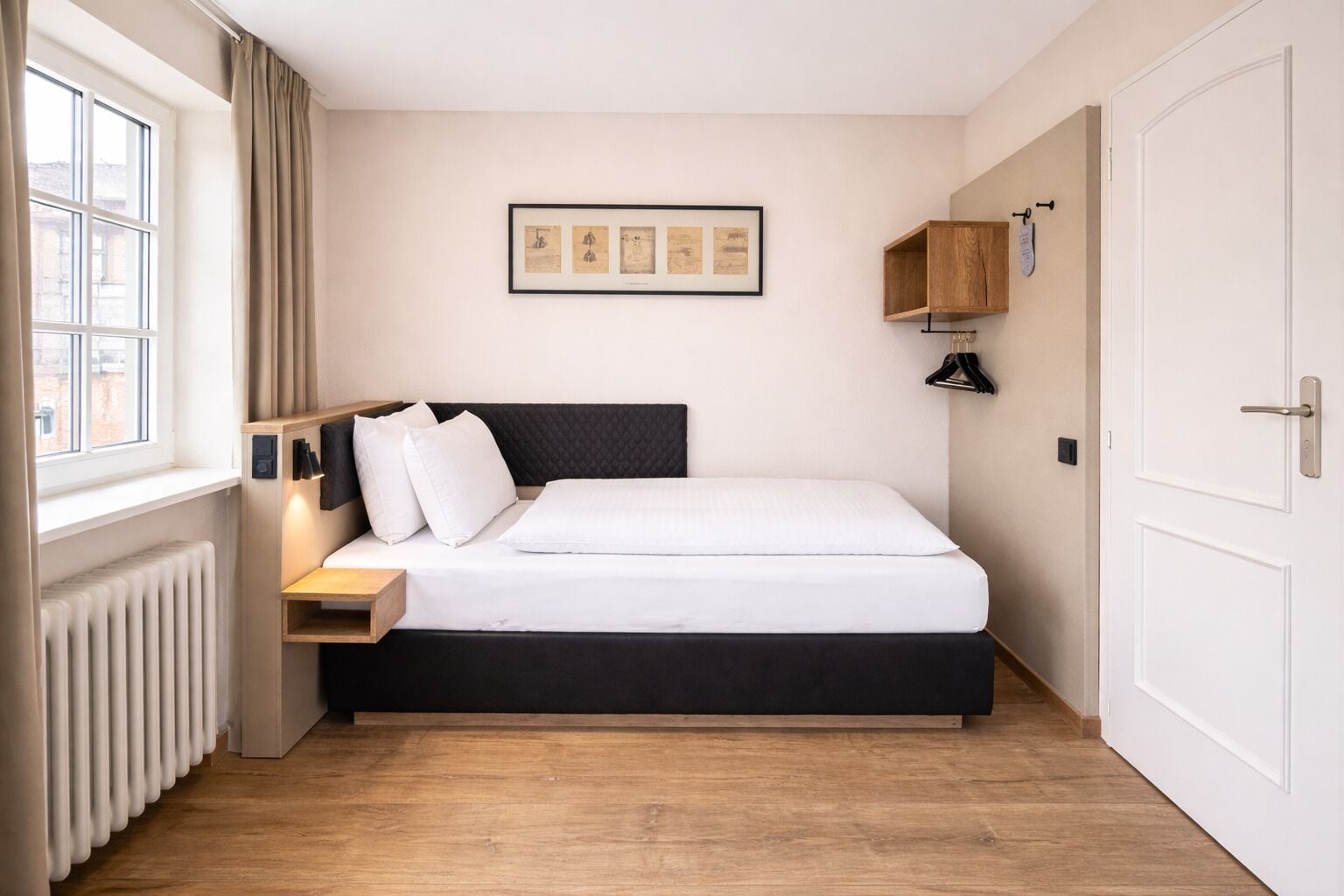 Comfort Single Room, 1 Bedroom, Non Smoking, Refrigerator | Hypo-allergenic bedding, minibar, blackout drapes, iron/ironing board