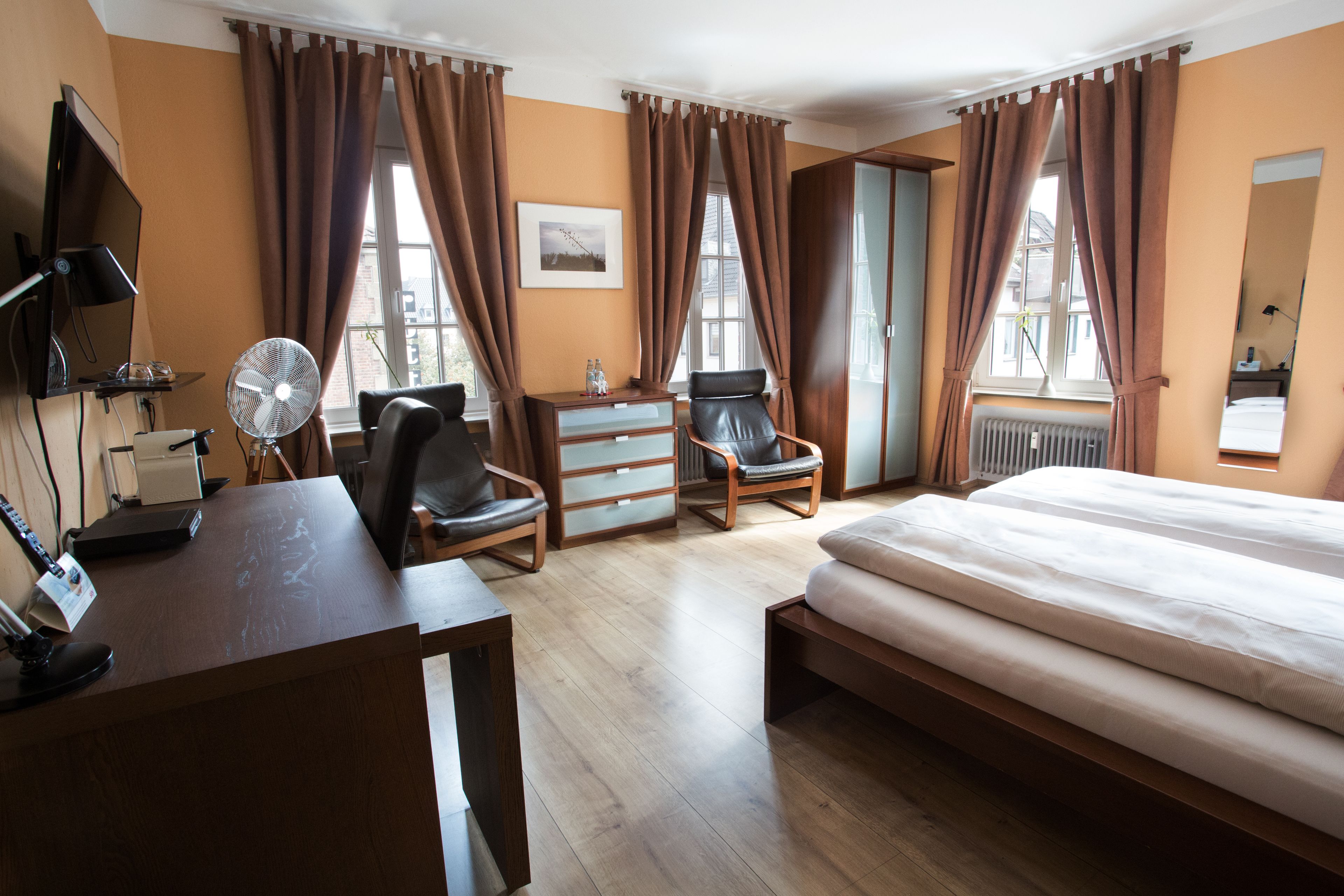 comfort double room, 1 bedroom, non smoking, refrigerator | hypo-allergenic bedding, minibar, blackout curtains, iron/ironing board