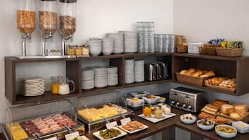 Petit déjeuner buffet (15.9 EUR par personne)