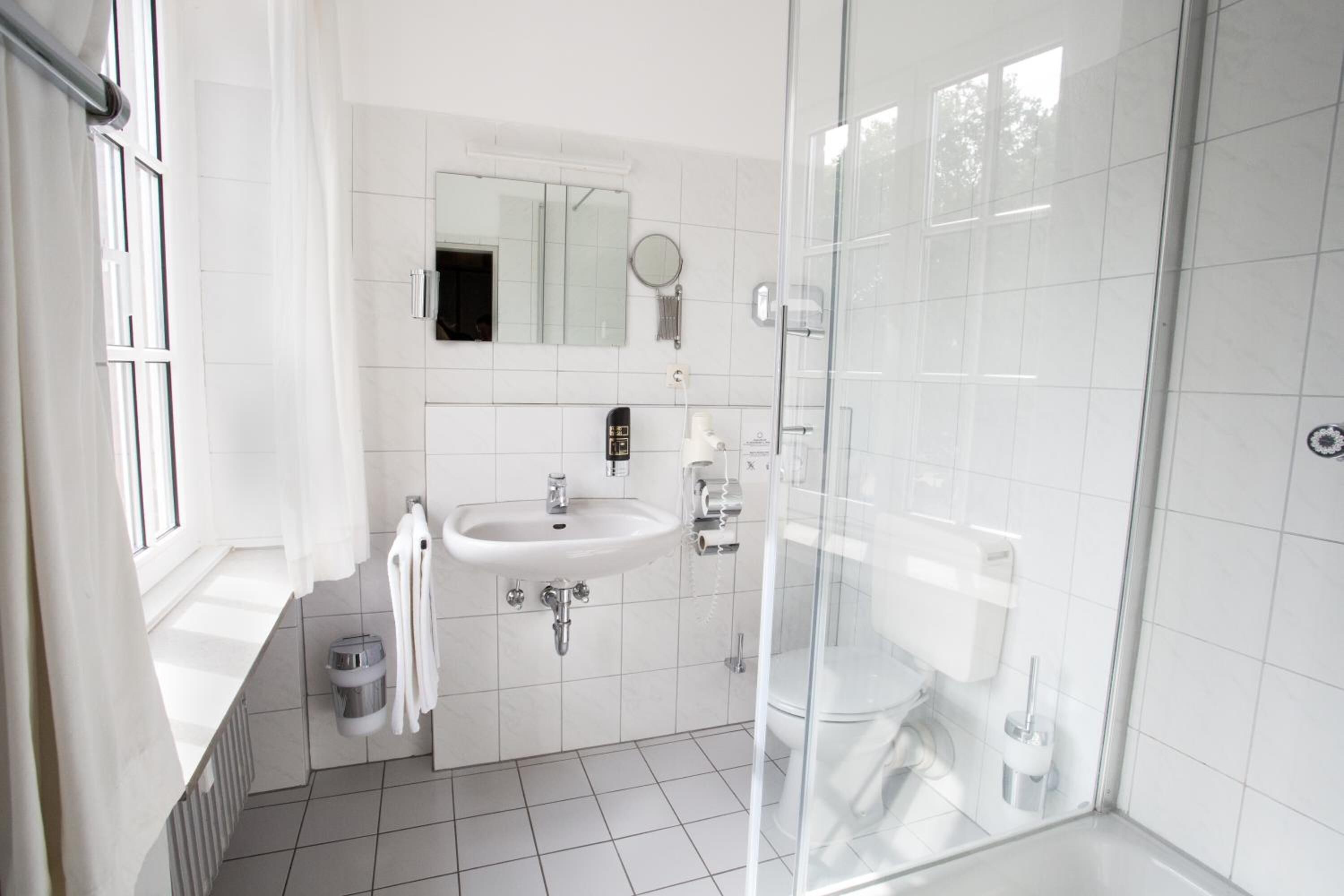 shower, free toiletries, hair dryer, towels